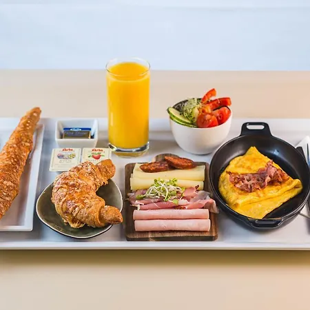 Zena Beauty & Shopping Center Hotel