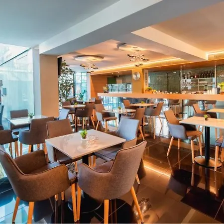 Zena Beauty & Shopping Center Hotell 4*