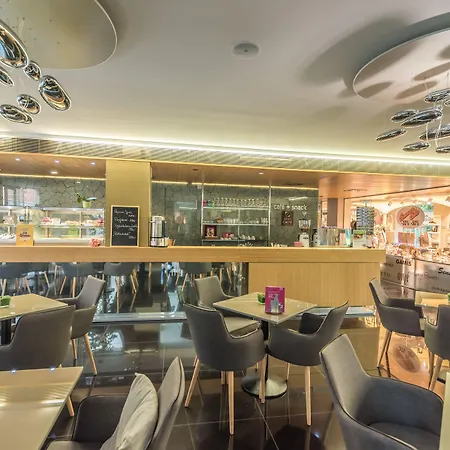 Zena Beauty & Shopping Center 4*