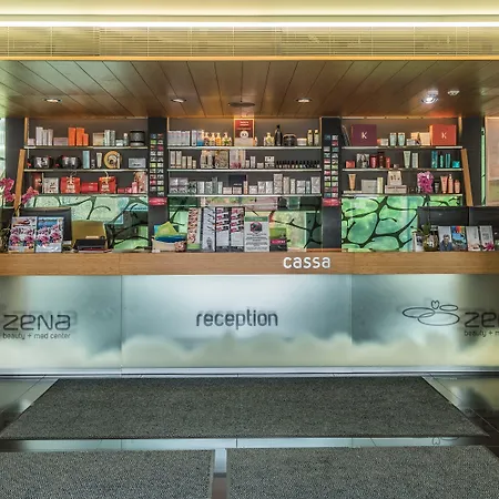 Zena Beauty & Shopping Center Hotel Héviz