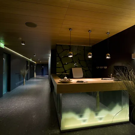 Zena Beauty & Shopping Center Hotel 4*