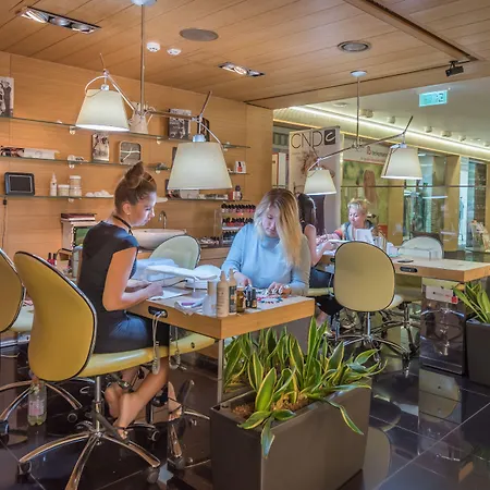 Zena Beauty & Shopping Center Héviz