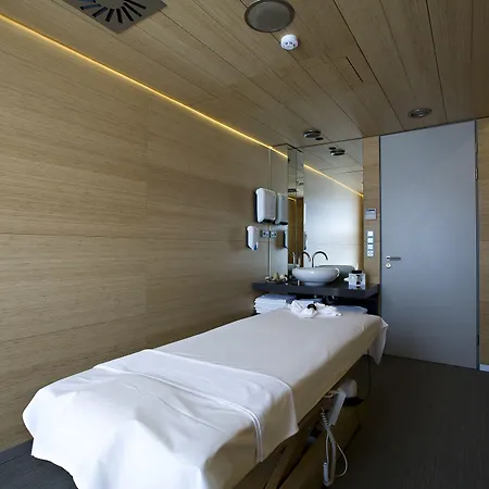 Zena Beauty & Shopping Center Hotel