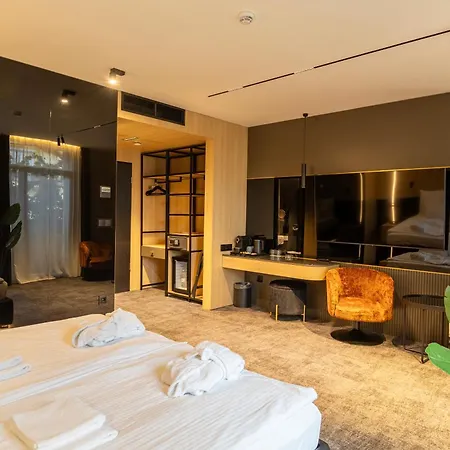 Zena Beauty & Shopping Center 4*