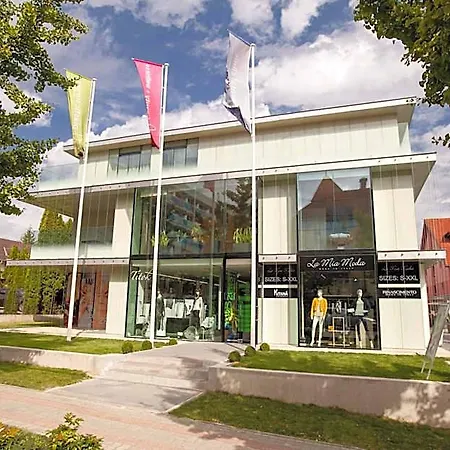 Zena Beauty & Shopping Center 4*