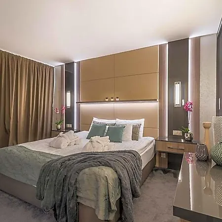 Zena Beauty & Shopping Center Hotel