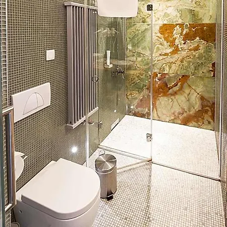 Zena Beauty & Shopping Center Hotel