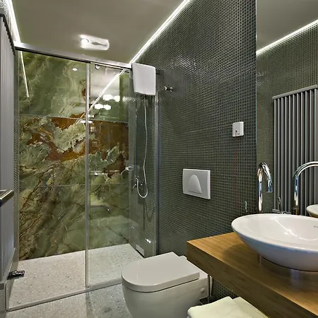 Zena Beauty & Shopping Center Hotel