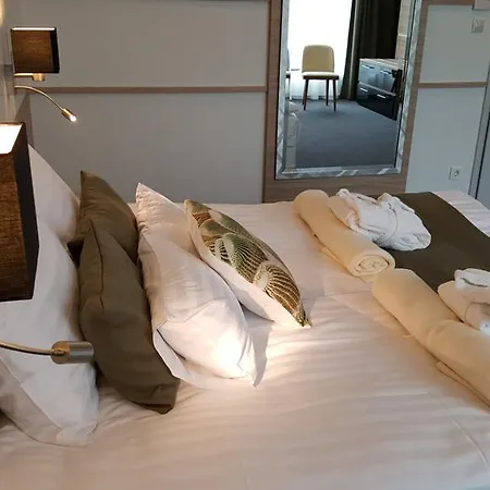 Zena Beauty & Shopping Center Hotell 4*