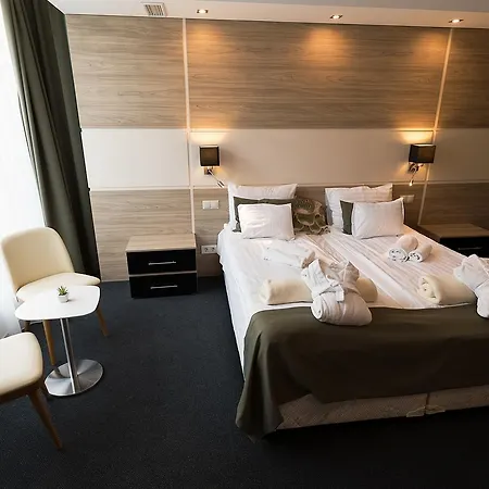 Zena Beauty & Shopping Center Hotel Heviz