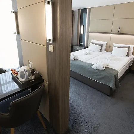 Zena Beauty & Shopping Center Hotel