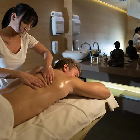 Zena Beauty & Shopping Center 4*