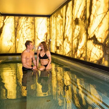 Zena Beauty & Shopping Center 4*