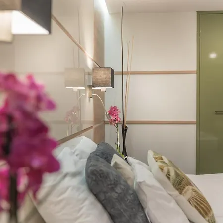 Zena Beauty & Shopping Center Hotel