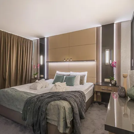 Zena Beauty & Shopping Center 4* Héviz