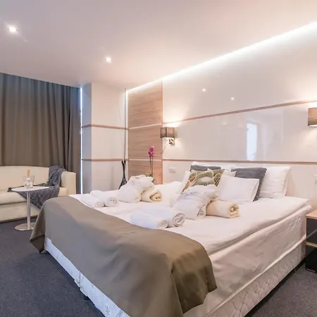 Zena Beauty & Shopping Center Hotel