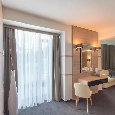 Hotell Zena Beauty & Shopping Center Hévíz
