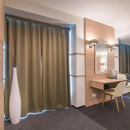 Zena Beauty & Shopping Center 4*