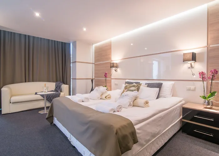 Zena Beauty & Shopping Center Hotell 4*