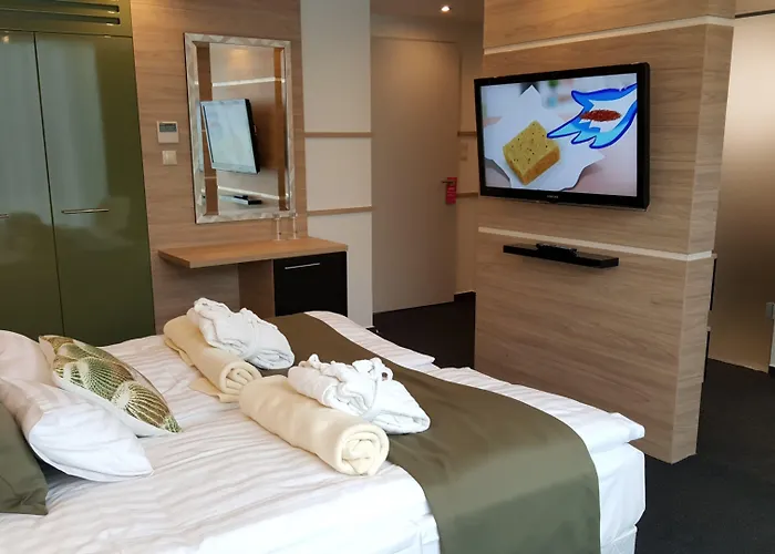 Zena Beauty & Shopping Center 4* Heviz