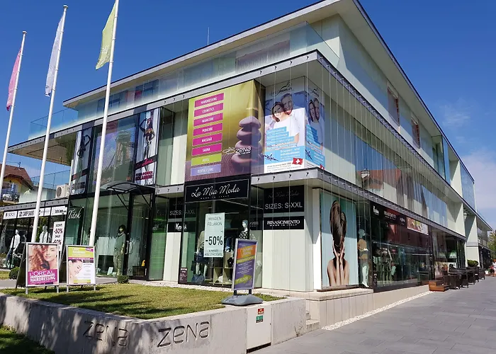 Zena Beauty & Shopping Center 4* Heviz